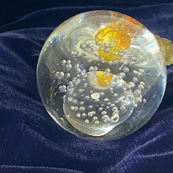 WT Art Vintage Clear Bubbled Glass Apple Paper Weight - Picture 6 of 8